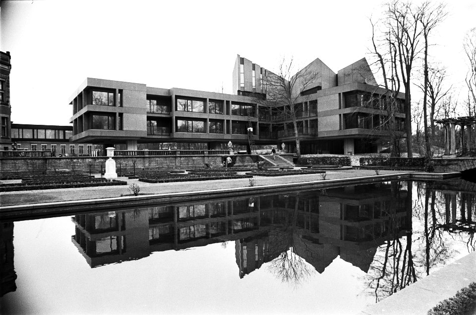 Nieuwe vleugel van Vredespaleis in Den Haag waar de interne rechters zitting nem, Bestanddeelnr 929-6495