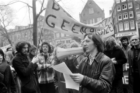 Nieuwmarktactiegroepen demonstreren tegen sloop Tjebbe Tijen (vert actiegroep), Bestanddeelnr 927-7899