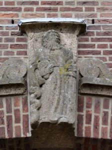 Niftrik (Wijchen) Kerkstraat 11, RK kerk gevelbeeld boven ingang