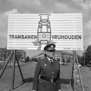 Nieuwe voorlichtingsborden, bij invalsweg Sloterweg, commandant van der Molen vo, Bestanddeelnr 918-1134