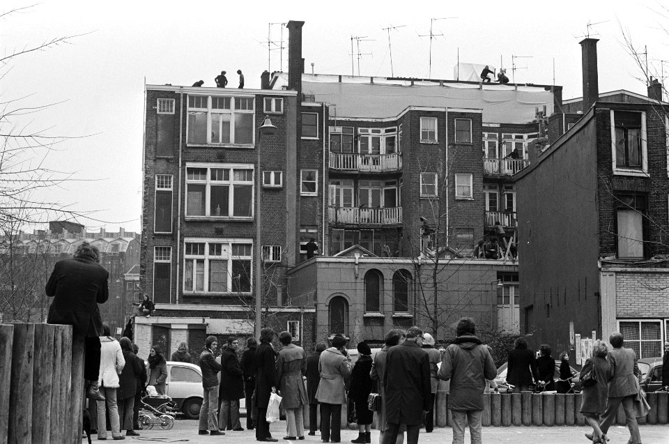 Nieuwmarkt bereidt zich voor op sloop grote publieke belangstelling in de Keize, Bestanddeelnr 927-7857