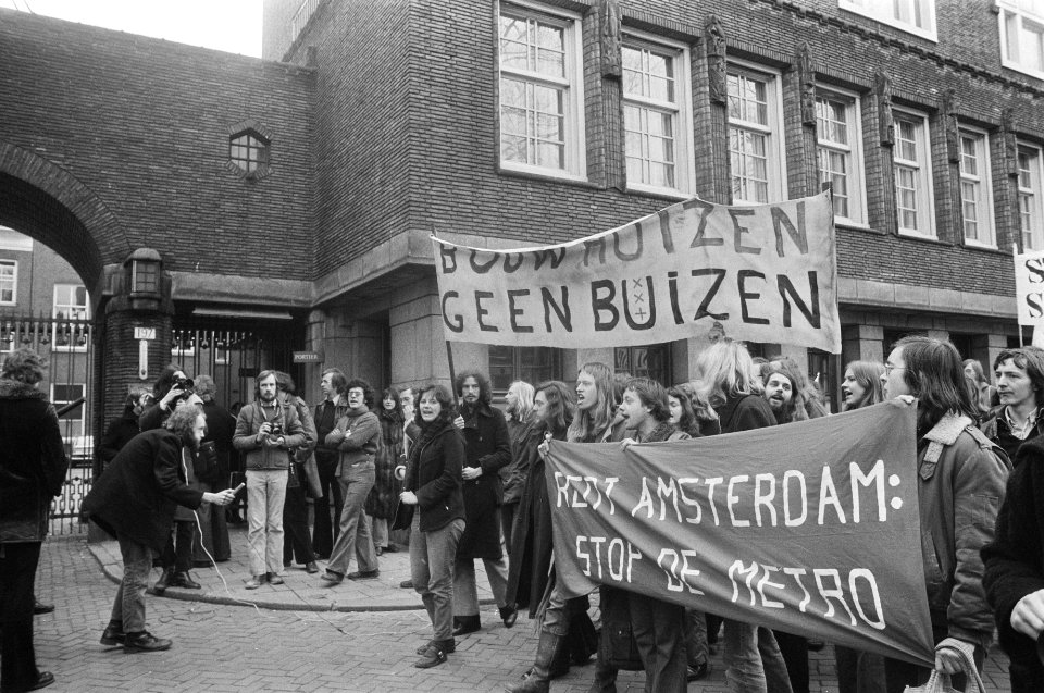 Nieuwmarktactiegroepen demonstreren tegen sloop demonstranten onderweg, Bestanddeelnr 927-7903