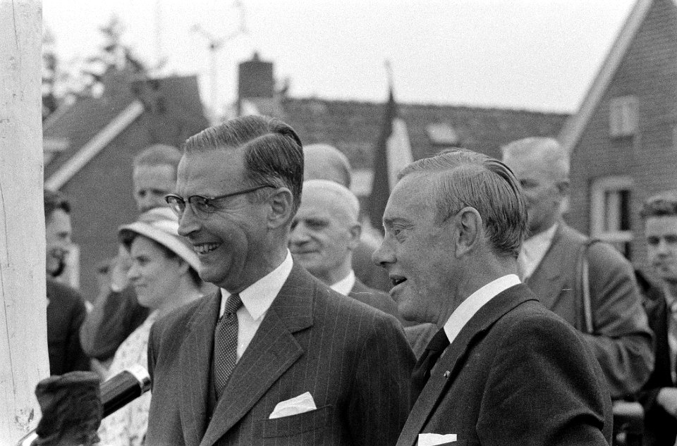 Nieuw Amsterdam bestaat 100 jaar, burgemeester Van Hall en burgemeester mr. K. H, Bestanddeelnr 911-5241