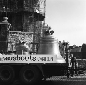 Nieuw carillon op een vrachtwagen voor de Grote Kerk, Bestanddeelnr 918-3009