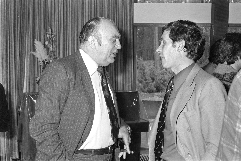 Nieuw bestuur sectie betaald voetbal KNVB Van Zon (l) Snoek (r), Bestanddeelnr 929-4455