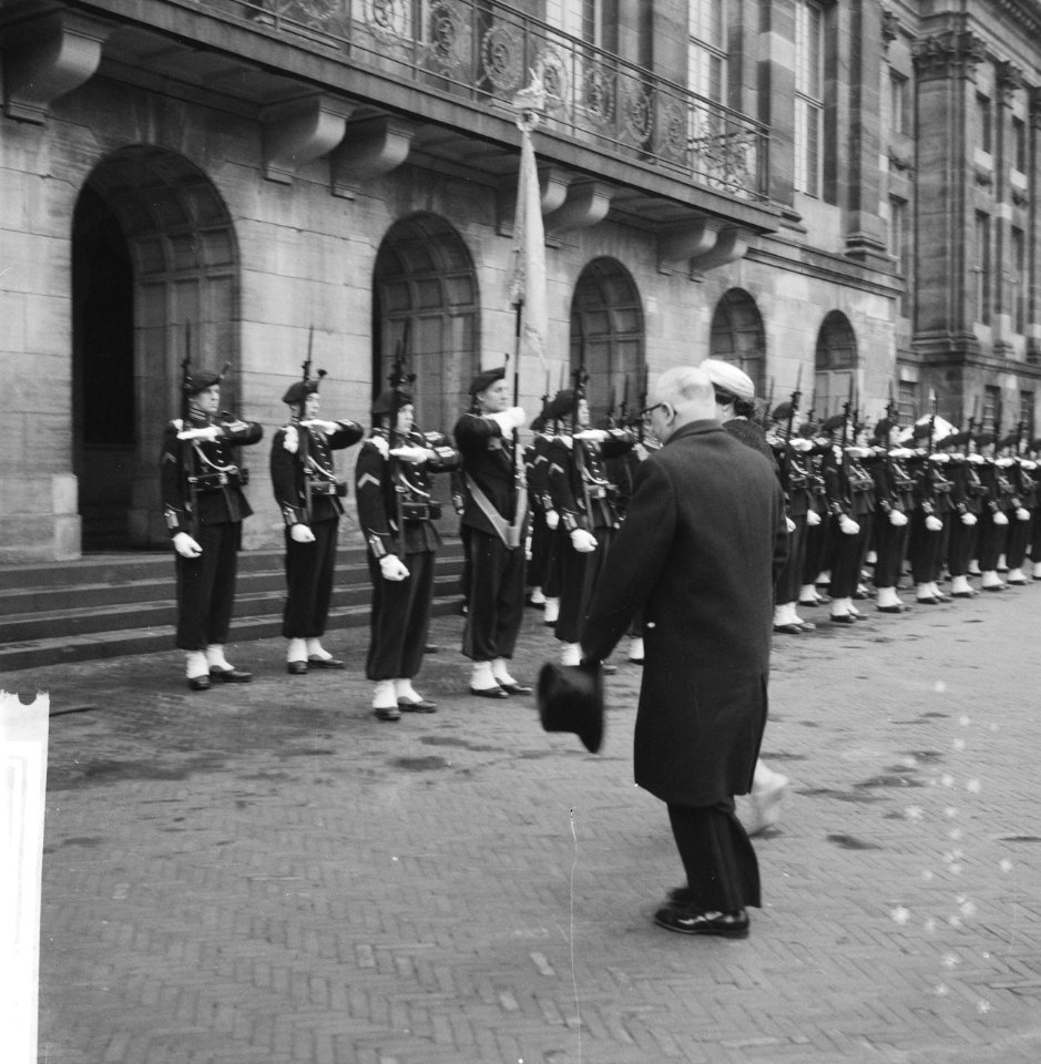 Nieuwsjaarsreceptie voor CD op Paleis te Amsterdam Aankomst van de gevolmachtig, Bestanddeelnr 913-4460