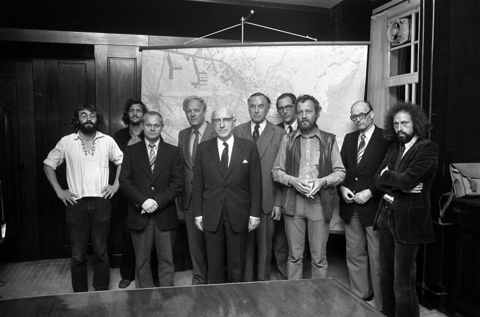 Nieuw gemeentebestuur in A'dam nieuw college B&W, Riethof, Kuypers, gem.secr. M, Bestanddeelnr 927-4286