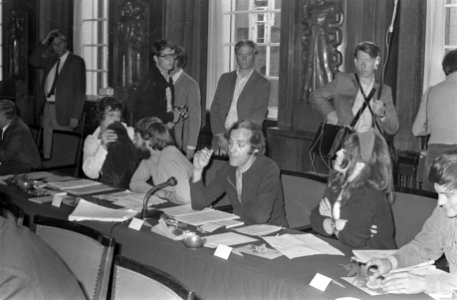 Nieuwe Gemeenteraad van Amsterdam geinstalleerd nr. 17 links J. Peters, Bestanddeelnr 923-8002