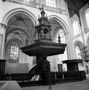 Nieuwe Kerk op de Dam gerestaureerd de gerestaureerde preekstoel, Bestanddeelnr 930-6485
