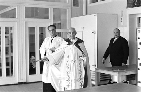 Nieuwe Katholieke brood en banketbakkersvakschool aan Reinaert Vosstraat geopend, Bestanddeelnr 916-2834