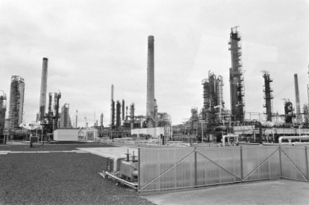 Nieuwe Flexicoker-raffinaderij van Esso officieel in gebruik gesteld door Prins , Bestanddeelnr 933-9349