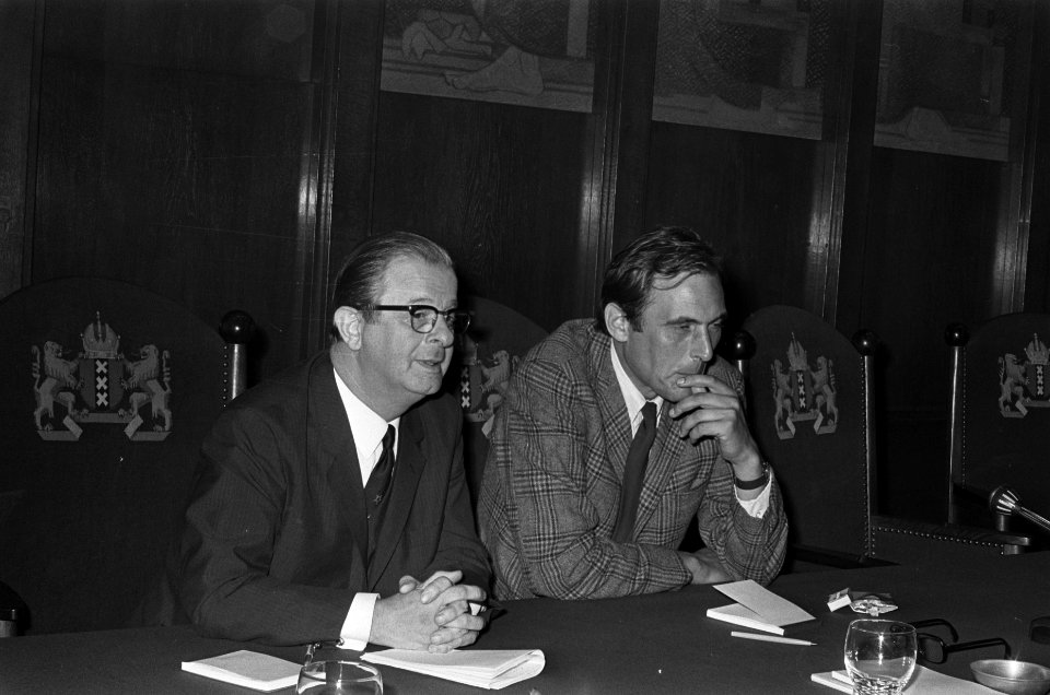 Nieuwe Gemeenteraad van Amsterdam geinstalleerd links wethouder Rossen (KVP) re, Bestanddeelnr 923-7999