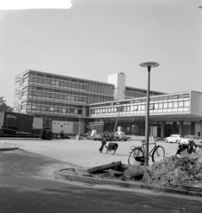 Nieuw gebouw voor wereldomroep in Hilversum. Aanzicht gebouw, Bestanddeelnr 912-9545