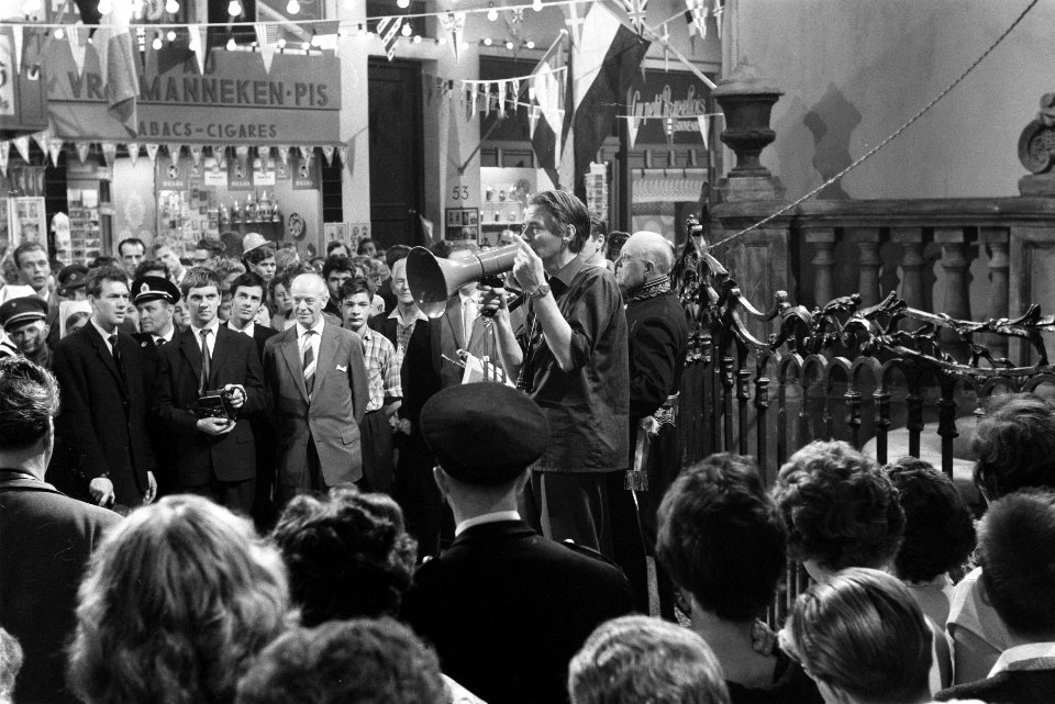 Nieuwe film van Bert Haanstra De Zaak MP opgenomen in Cinetone studio te Am…, Bestanddeelnr 911-2599