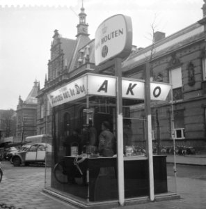 Nieuwe kiosk in Amsterdam voor Stedelijk Museum . Exterieur kiosk, Bestanddeelnr 913-4982