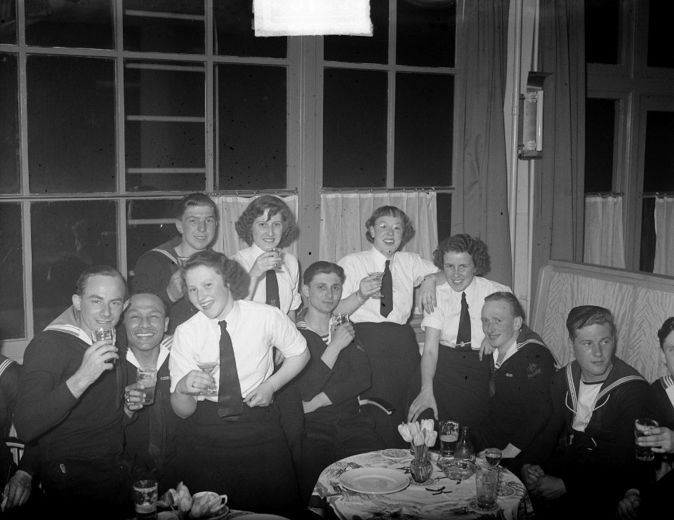 Nieuwe kantine Marine Amsterdam, dansfeestje, Bestanddeelnr 903-9563