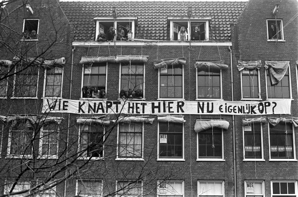 Nieuwmarkt voorbereid op sloop en eventueel politie-optreden huizen aan de Rech, Bestanddeelnr 927-7882