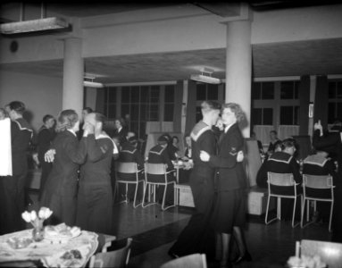 Nieuwe kantine Marine Amsterdam, dansfeestje, Bestanddeelnr 903-9561