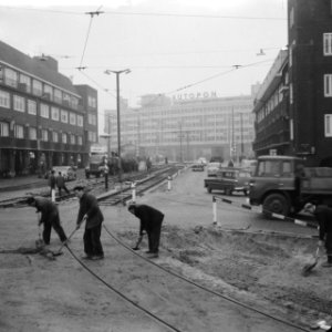 Nieuwe trambaan voor lijn 17 . Werk op Surinameplein, Bestanddeelnr 913-2200
