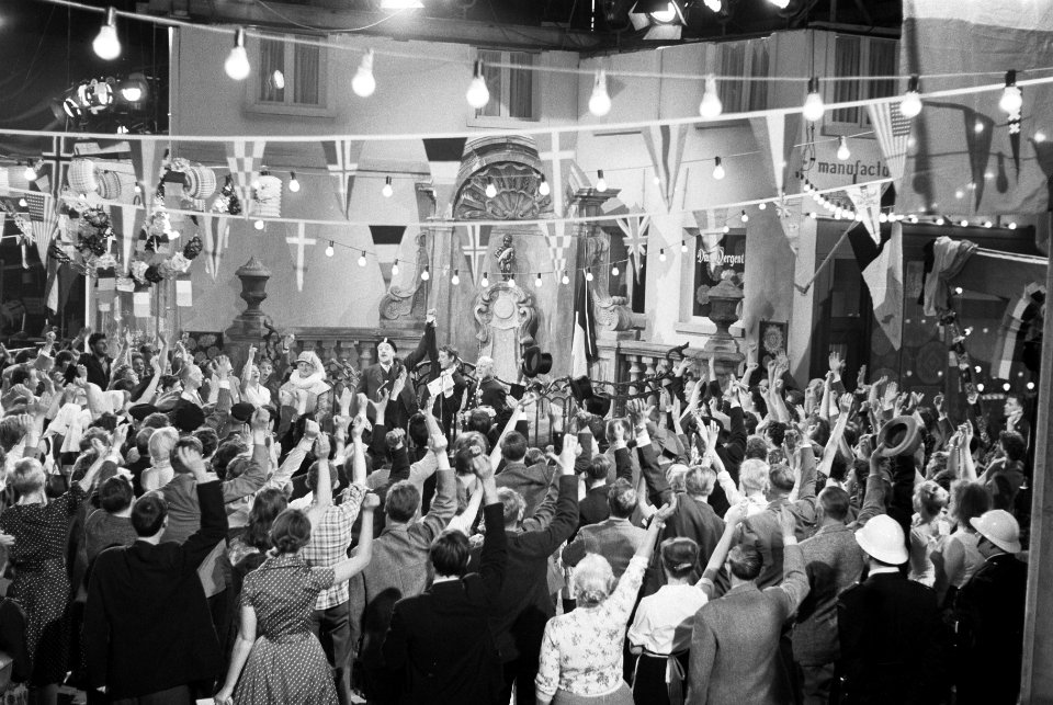 Nieuwe film van Bert Haanstra De Zaak MP opgenomen in Cinetone studio te Am…, Bestanddeelnr 911-2600