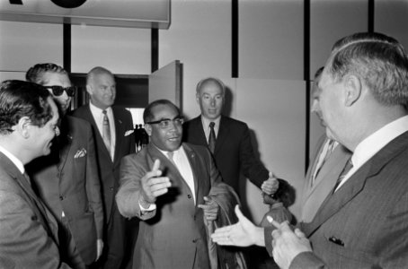 Nieuwe gouverneur van Nederlandse Antillen , drs. B. M. Leito , arriveert op Sch, Bestanddeelnr 923-6215
