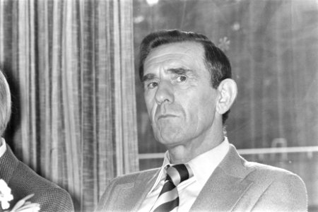 Nieuw bestuur sectie betaald voetbal KNVB voormalig bondscoach George Knobel, n, Bestanddeelnr 929-4450