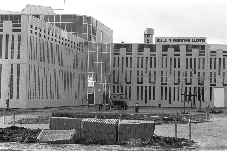 Nieuwe jeugdgevangenis R. I.J. 't Nieuwe Lloyd in Amsterdam Zuidoost wordt binne, Bestanddeelnr 934-3789