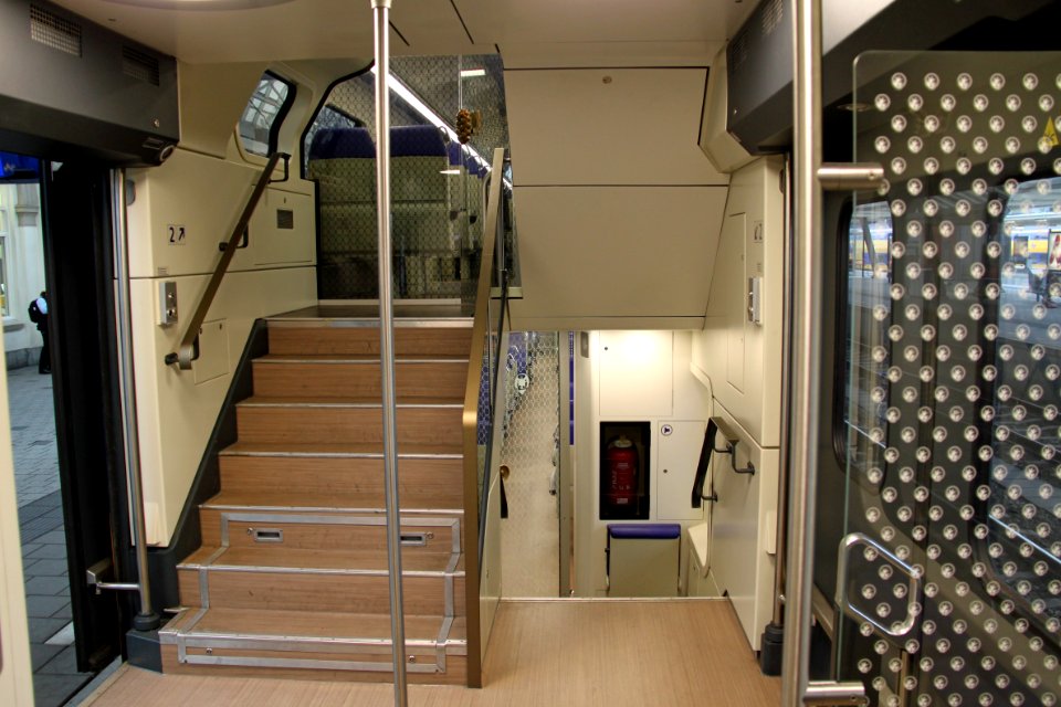 Nieuwe Intercity Dubbeldekker NID DDZ balkon