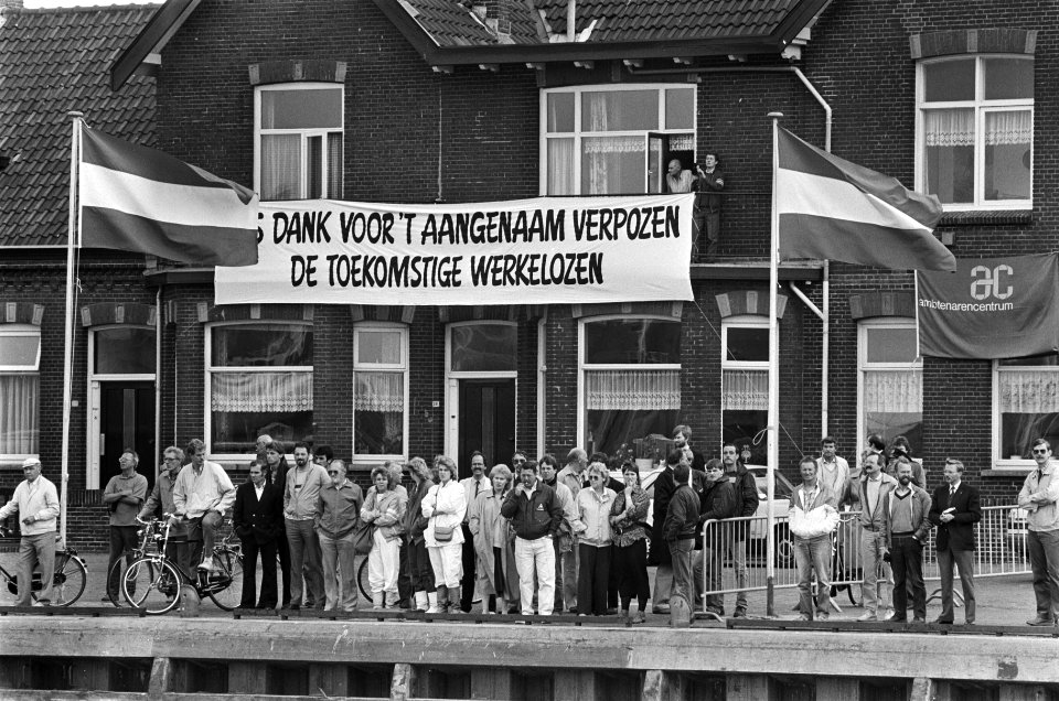 Nieuwe IJ-geul IJmuiden geopend protest werknemers SHVB, Bestanddeelnr 933-4357