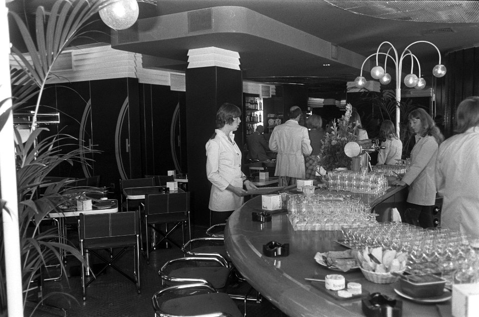 Nieuwe Heinekenhoek geopend in Amsterdam op Leidseplein, interieur, Bestanddeelnr 926-4964
