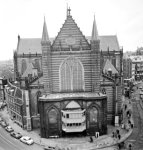 Nieuwe Kerk op de Dam gerestaureerd exterieur, gezien vanaf Nieuwe Zijdsvoorbur, Bestanddeelnr 930-6483