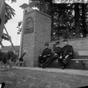 Nieuw zitje voor oud-militairen KNIL te Bronbeek (Arnhem), Bestanddeelnr 915-3525