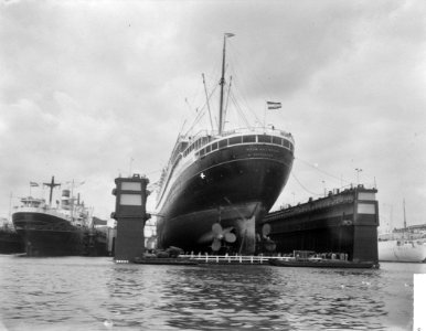 Nieuw-Amsterdam in dok 46000 ton bij Wilton-Fijenoord, Bestanddeelnr 903-9099