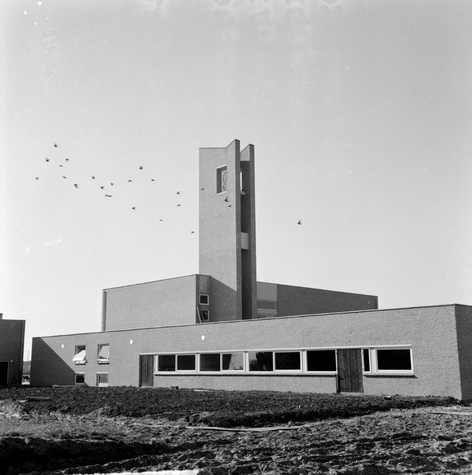 Nieuwe kerk in Tussenmeer (hoek Baden Powellweg), exterieur van de nieuwe hervormde kerk, Bestanddeelnr 916-9140