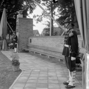 Nieuw zitje voor oud-militairen KNIL te Bronbeek (Arnhem), Bestanddeelnr 915-3523
