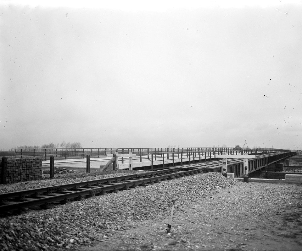 Nieuw verkeersbrug over sluis te Tiel, Bestanddeelnr 903-7792
