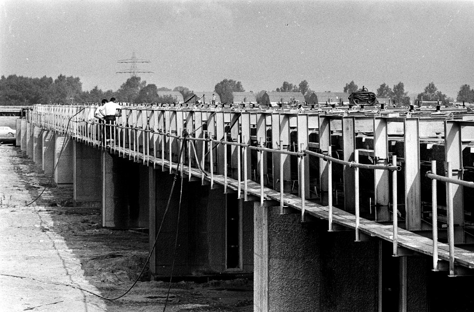 Nieuwbouw in de Bijlmermeer. Viadukten en hoogliggende wegen, Bestanddeelnr 920-6435