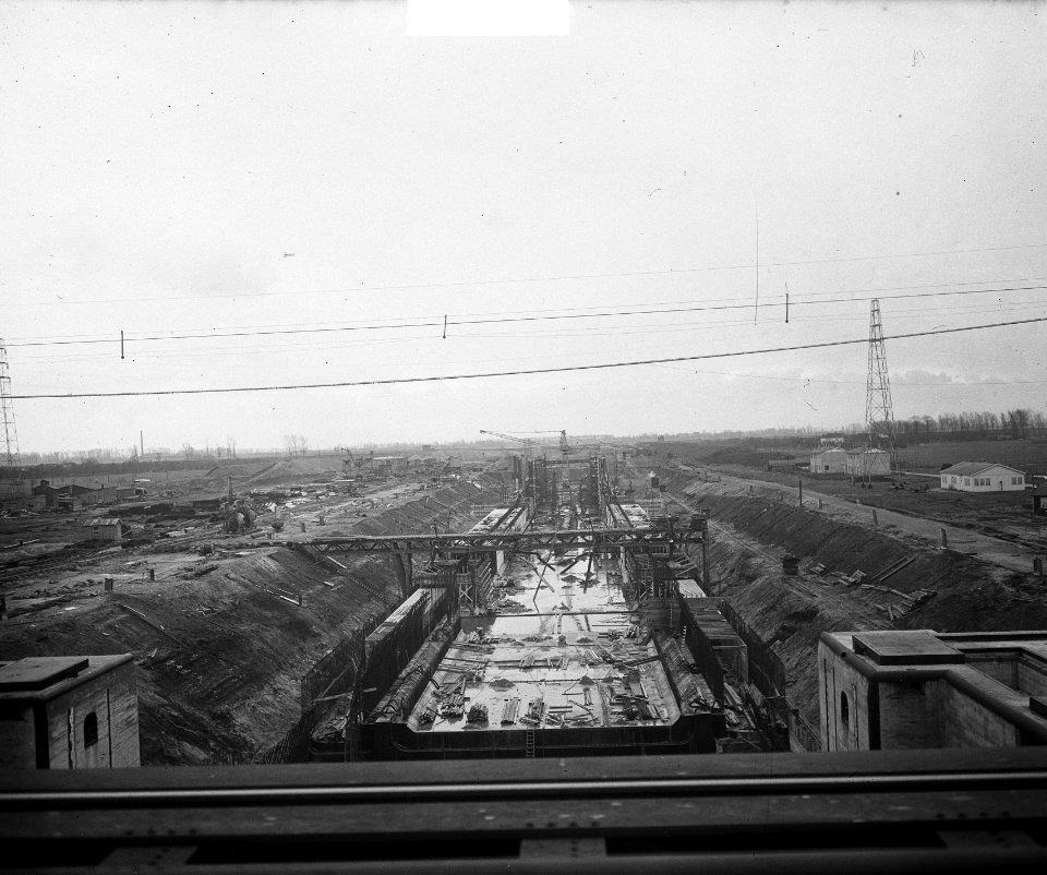 Nieuw verkeersbrug over sluis te Tiel overzicht sluis noord-zuid, Bestanddeelnr 903-7794