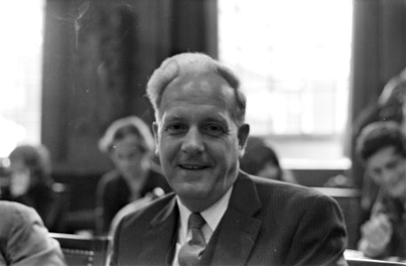 Nieuwe Gemeenteraad van Amsterdam geinstalleerd nr. 6, 7 Kuypers (LJ) wethoude, Bestanddeelnr 923-8007