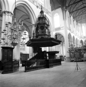 Nieuwe Kerk op de Dam gerestaureerd de gerestaureerde preekstoel, Bestanddeelnr 930-6484
