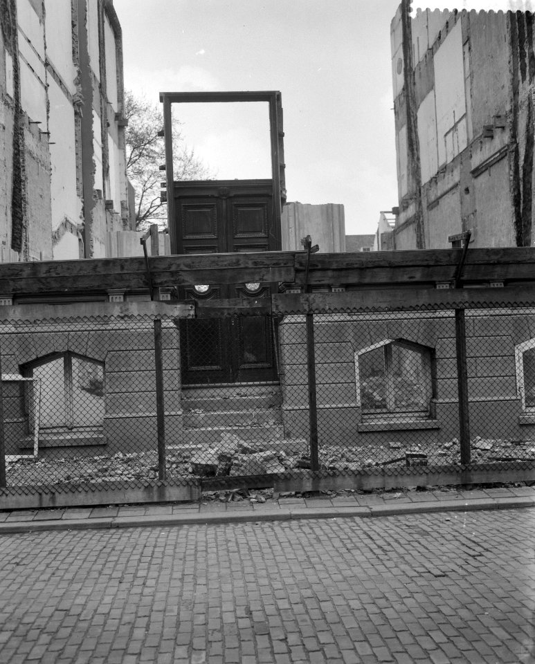 Niet thuis wegens afbraak huis aan de Eendrachtsweg te Rotterdam, Bestanddeelnr 912-3621