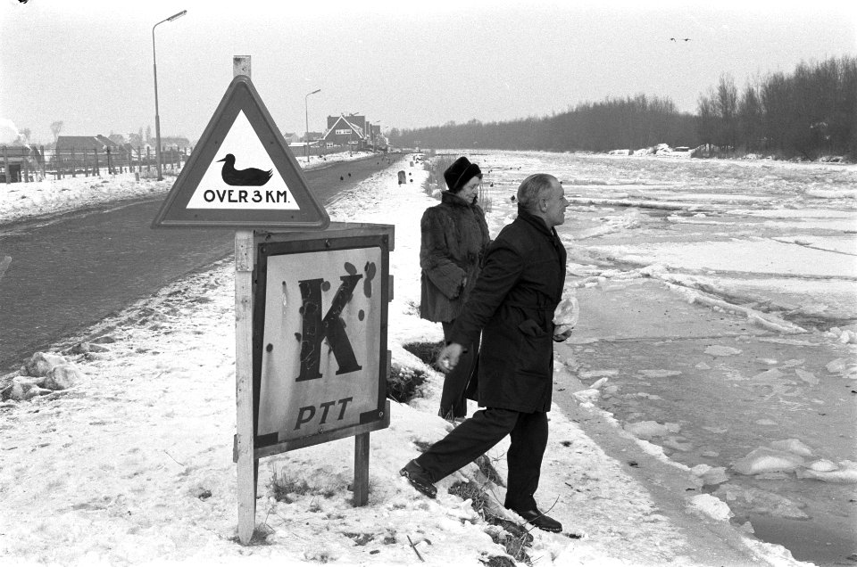 Nieuw verkeersbord op de weg langs de ringvaart van de Haarlemmermeer. De waterh, Bestanddeelnr 914-8557