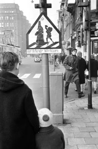 Nieuw verkeersbord in Vijzelstraat, verkeersbord, Bestanddeelnr 917-1132