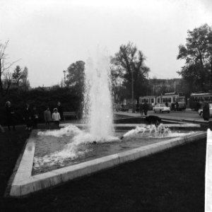 Nieuw fontein op Weteringcircuit in werking gebracht, Bestanddeelnr 914-4903 photo