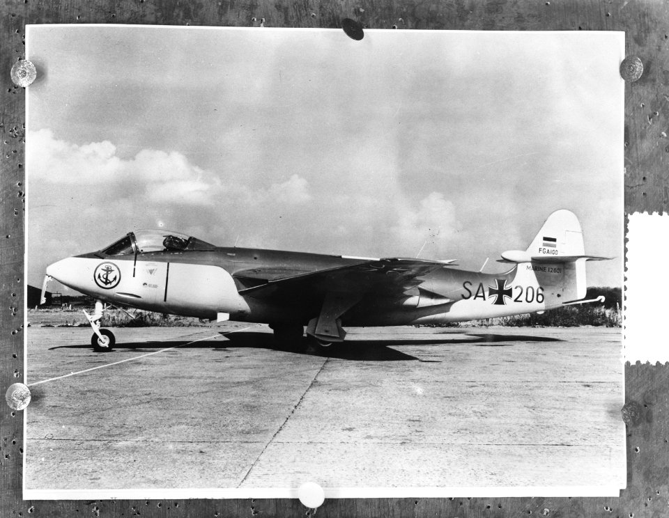 Nieuw Engelse deklandingsjager voor Karel Doorman en Duitse Marine Hawker Seahaw, Bestanddeelnr 908-3731
