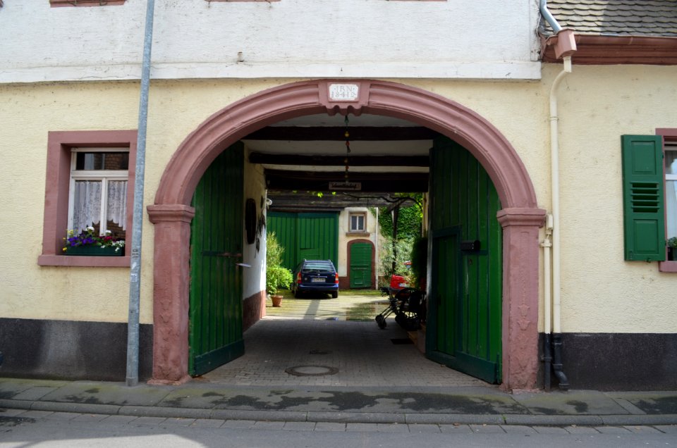 Nierstein, Rheinstraße 10, Tor
