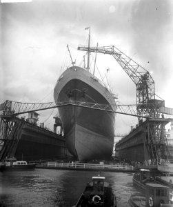 Nieuw-Amsterdam in dok 46000 ton bij Wilton Fijenoord, Bestanddeelnr 903-9096