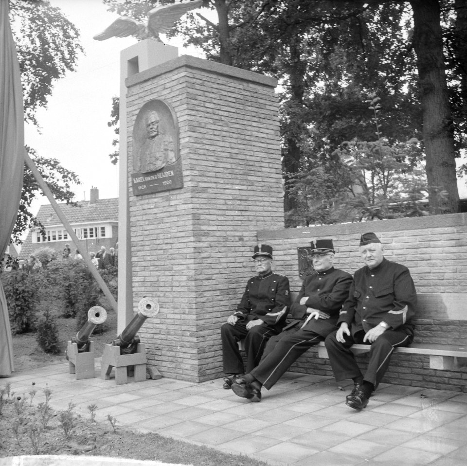 Nieuw zitje voor oud-militairen KNIL te Bronbeek (Arnhem), Bestanddeelnr 915-3522