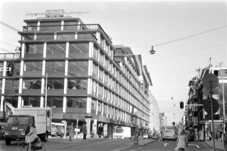Nieuw gebouw Algemene Bank Nederland in Vijzelstraat te Amsterdam in gebruik gen, Bestanddeelnr 926-7641