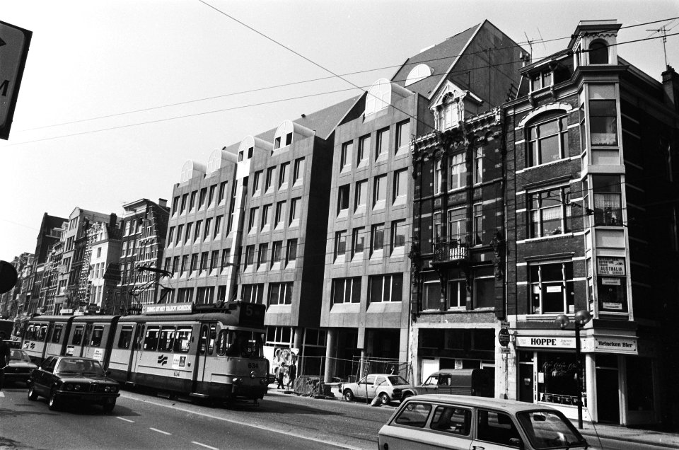 Nieuw gebouw op de plaats waar vroeger Hotel Polen stond in Amsterdam, Bestanddeelnr 932-1659